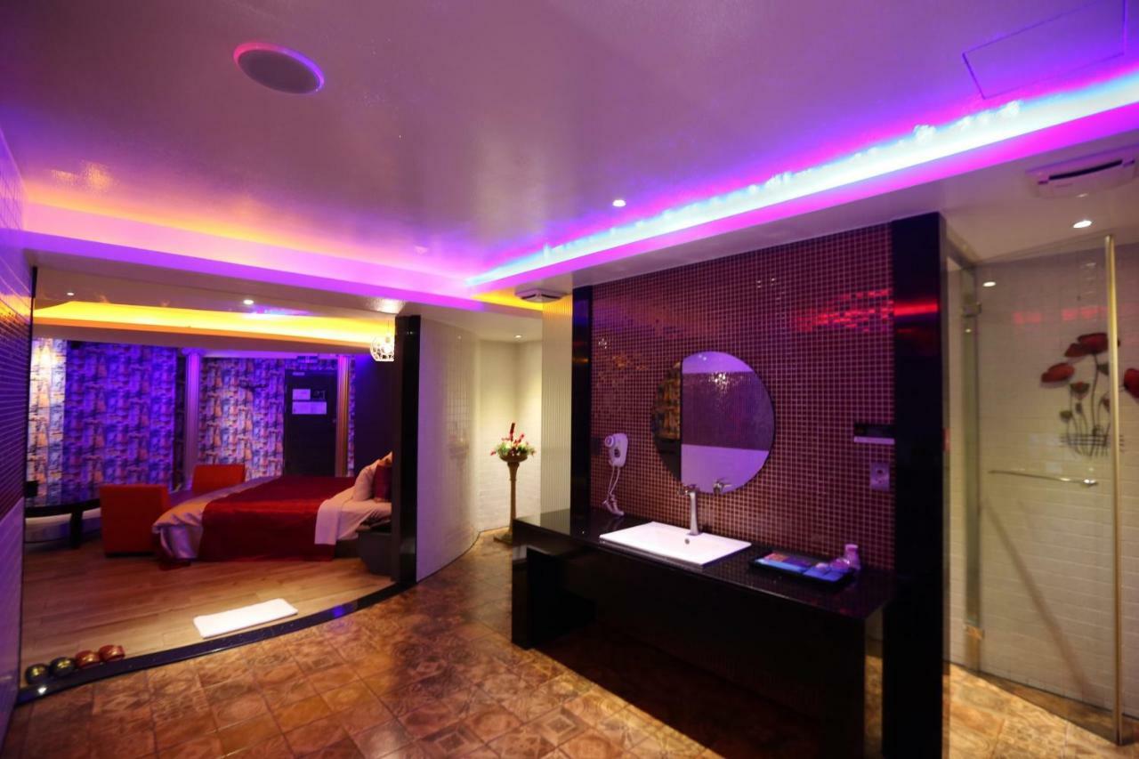 Yosemite Motel - Taiyuan Branch Тайчжун Экстерьер фото
